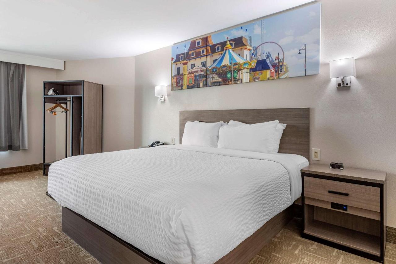 Clarion Pointe Galveston Seawall Екстериор снимка
