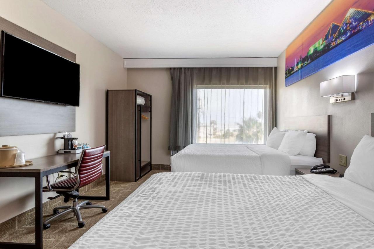 Clarion Pointe Galveston Seawall Екстериор снимка